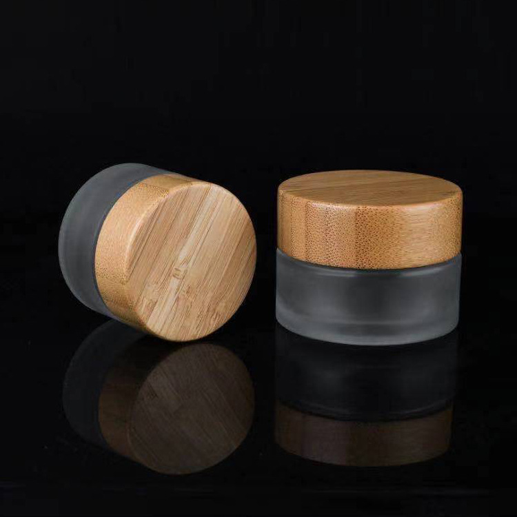 glass cosmetic jar with bamboo lid